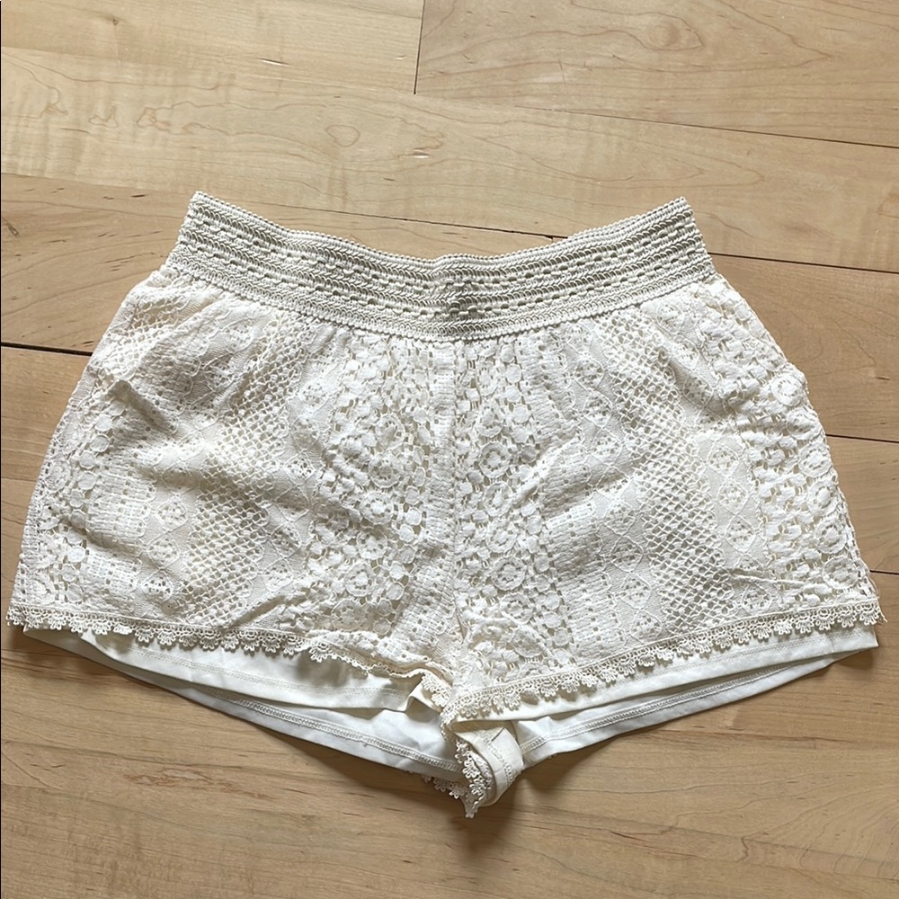 Elegant Lace Women's Shorts